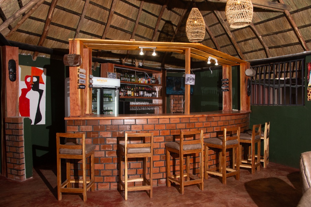 Natwende Backpackers Thatch Roof Bar